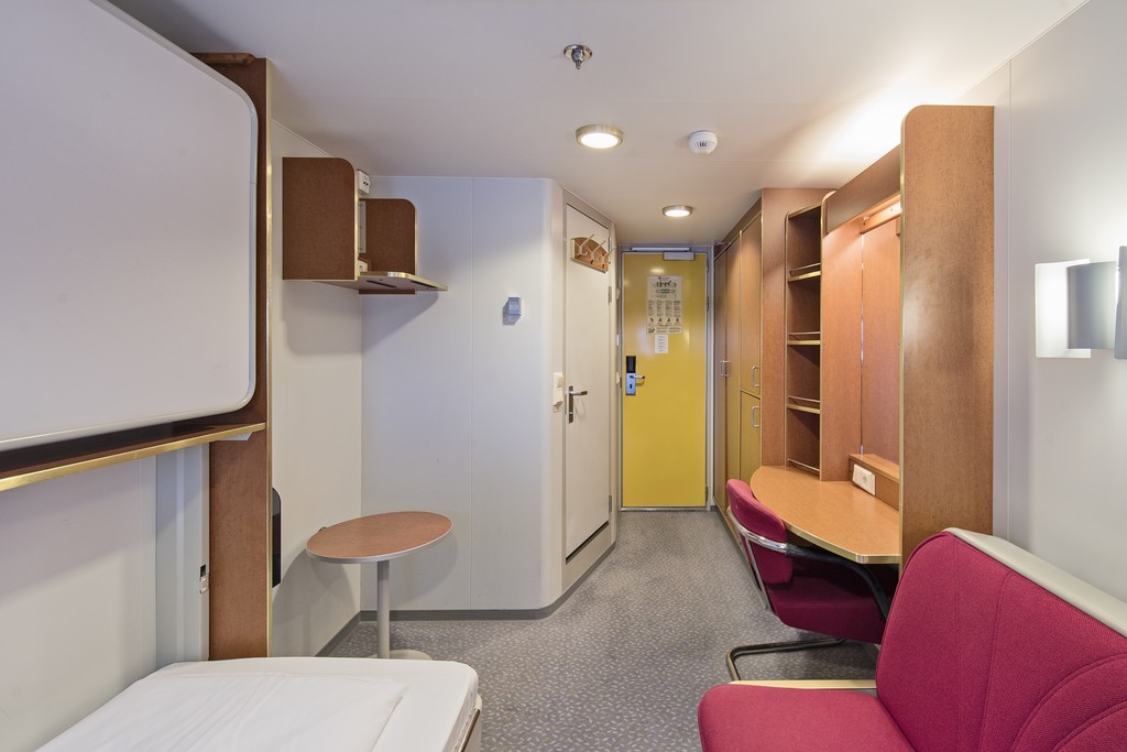 Hurtigruten MS Nordnorge Polar Outside Middle deck for 2 travellers b.jpg